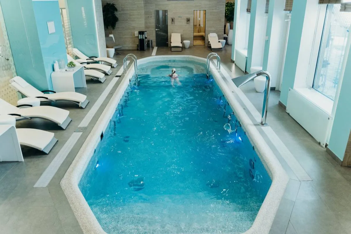 Commercial pool services in Hialeah, FL